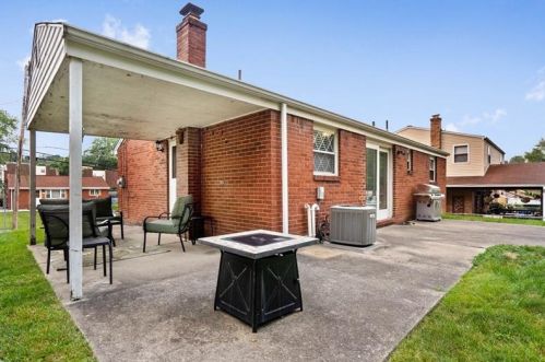 471 Rosewood Dr, Pittsburgh PA  15236-4701 exterior