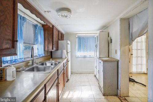 33456 Old Valley Pike, Strasburg VA  22657-3702 exterior