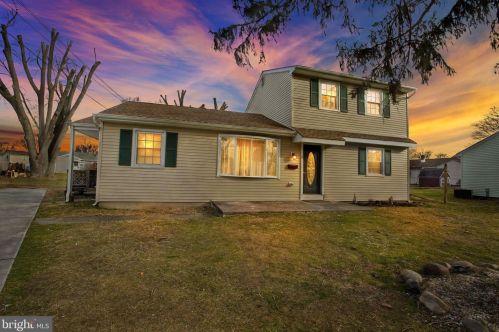11 College Cir, Stratford, NJ 08084-2006