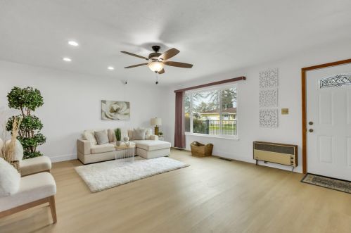 9020 Grove St, Elk Grove CA  95624-2318 exterior