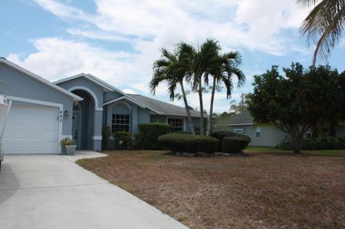 462 Cork Rd, Fort Pierce, FL 34984-8909
