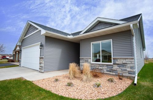 5310 Sand Bunker St, Saint Cloud, MN 56304-4652