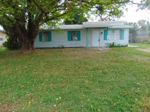 407 Morgan Cir, Lehigh Acres, FL 33936-7224