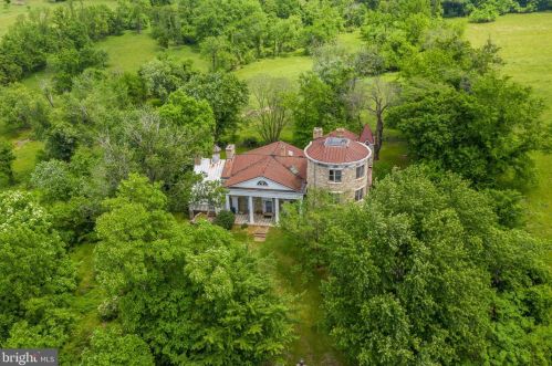 40860 Browns Ln, Waterford, VA 20197-1206