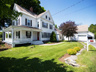 3 Perry Ln, Cambridge, NY 12816-2400