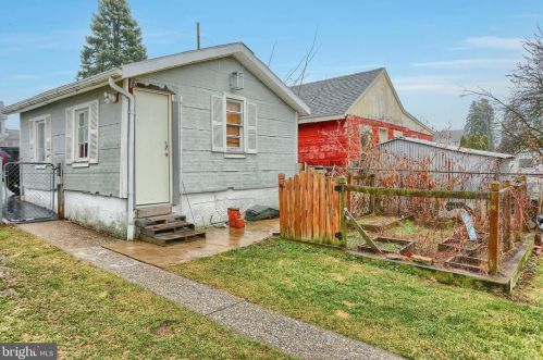 458 Highland St, Harrisburg PA 17113-1536 exterior