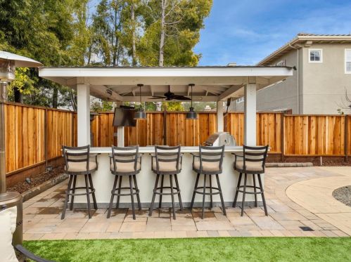 2075 Merlot Dr, Morgan Hill CA  95037-3883 exterior