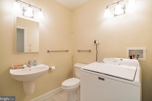 2033 Windrow Dr, Princeton NJ  08540-5023 exterior