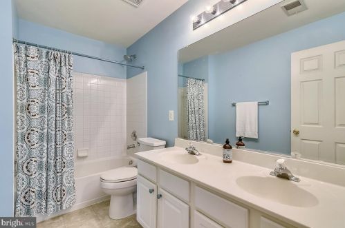 527 Rugby Ct, Purcellville VA  20132-3415 exterior