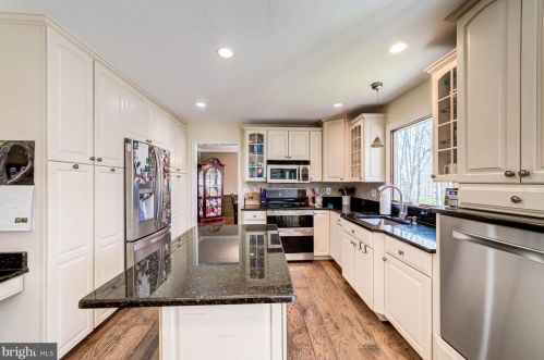 9721 Stipp St, Springfield, VA 22015-4151