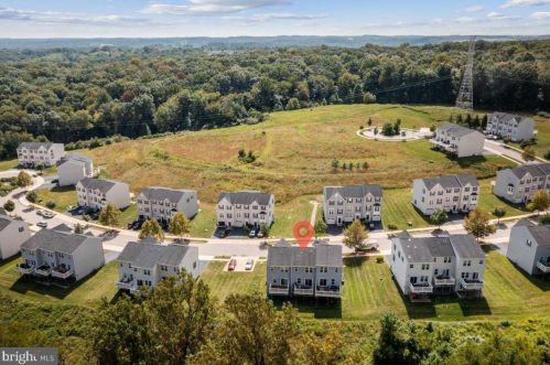 1821 Honeysuckle Ct, Downingtown PA  19335-7202 exterior