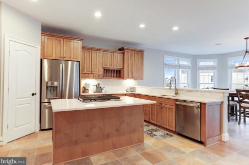 43331 Riverpoint Dr, Leesburg VA 20176-1296 exterior