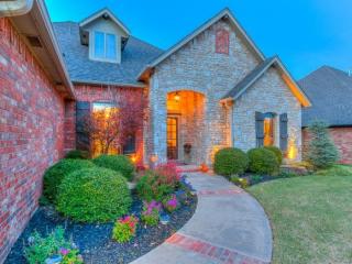 2921 27th St, Oklahoma City, OK 73160-7451