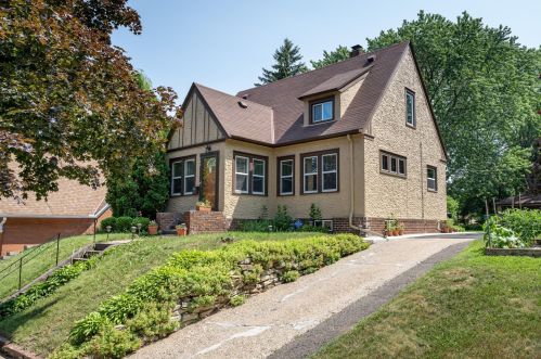 588 Hall Ave, Saint Paul, MN 55107-2840