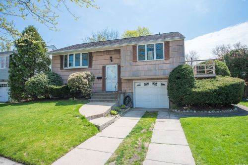 6 Celia Ln, Northport NY  11768-3049 exterior