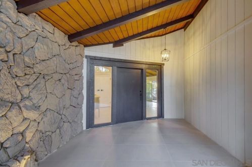 2502 Singing Vista Way, El Cajon CA  92019-2740 exterior