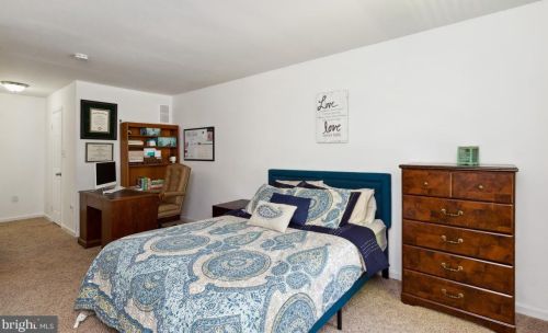 6111 Plainville Ln, Woodbridge VA  22193-3935 exterior