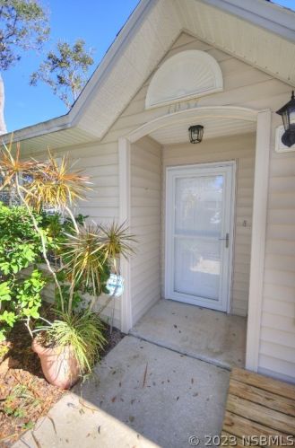 1037 Grand Hickory Cir, Daytona Beach, FL 32117-3139