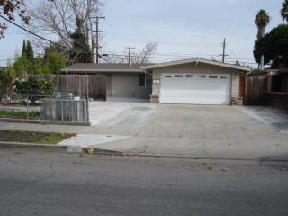 916 Blazingwood Dr, Sunnyvale, CA 94089-2632