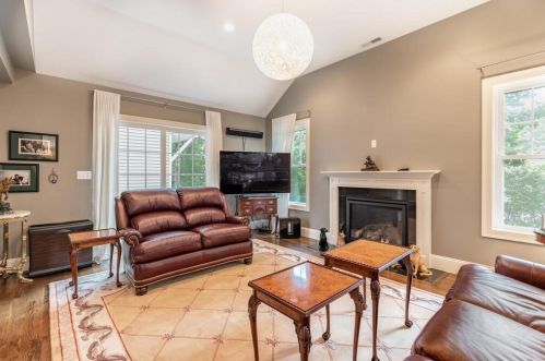 5 Rolling Ln, Natick MA  01760-2949 exterior