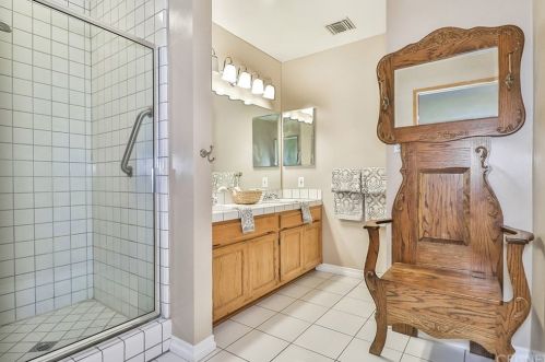 1229 Carmel Dr, Simi Valley CA 93065-4118 exterior