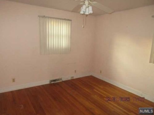 14 Ideal Ct, Nutley, NJ 07110-3302