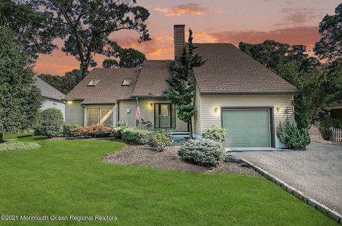 229 Summit Ave, Island Heights, NJ 08732-7885