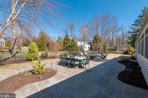 2001 Beechwood Dr, Wilmington DE  19810-4356 exterior