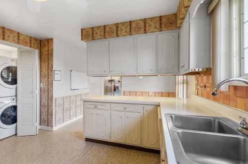 2925 Waubenoor Dr, Green Bay WI  54301-1526 exterior