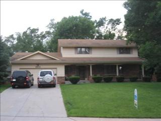 8814 Raven Oaks Dr, Omaha NE  68152-1713 exterior