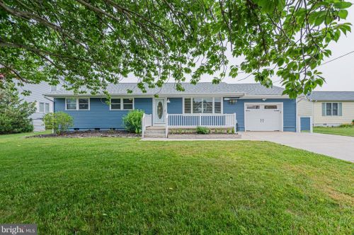38335 Walnut Ln, Selbyville, DE 19975-3964