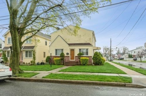 717 5th St, New Hyde Park NY  11040-2931 exterior