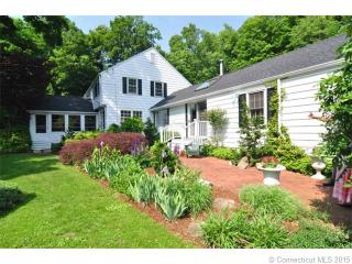 4 Barberry Ln, Farmington, CT 06032-3011