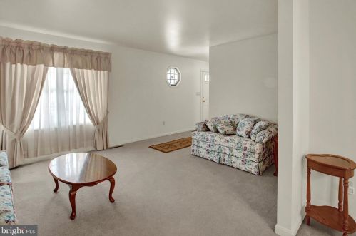 6550 Baywood Dr, Harrisburg PA 17111-6894 exterior