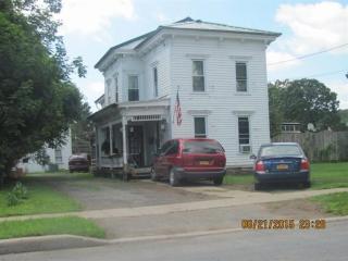 53 Main St, Earlville, NY 13332-3215