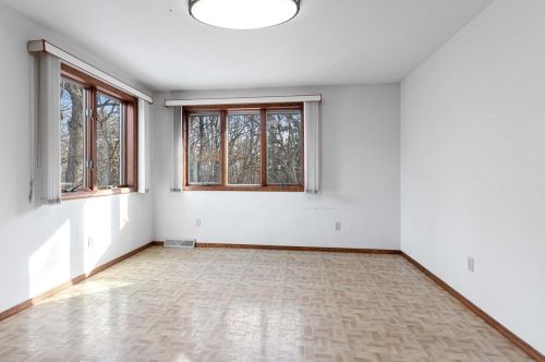 225 Traders Point Ln, Green Bay WI  54302-5236 exterior