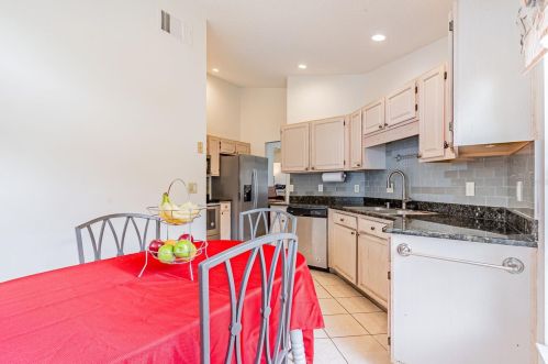 2772 Delcrest Dr, Orlando FL  32817-2668 exterior