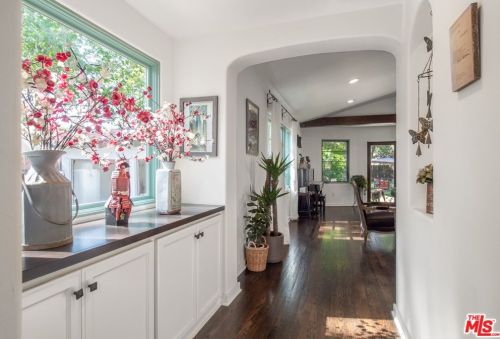 2621 Glenoaks Blvd, Glendale CA  91206-3108 exterior