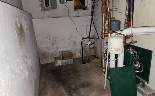 38 Crescent Pl, Middletown NY  10940-5627 exterior