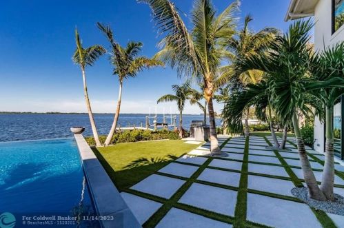 225 Osprey Ct, Vero Beach FL 32963-2652 exterior