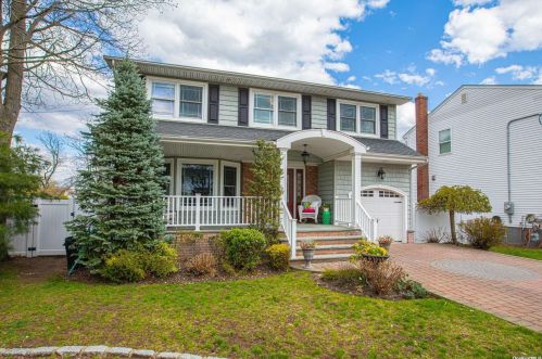 1401 Wagner St, North Wantagh, NY 11793-3041