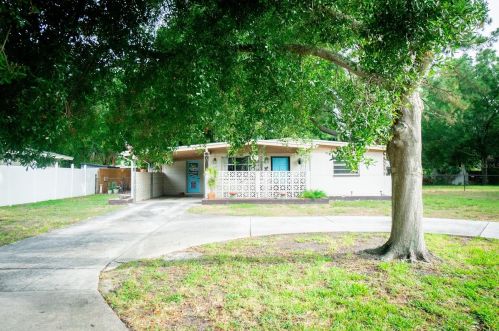 5672 Kiwanis Pl, Saint Petersburg, FL 33703-2526