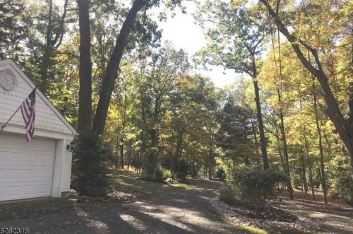 42 King George Rd, Warren NJ  07059-7045 exterior