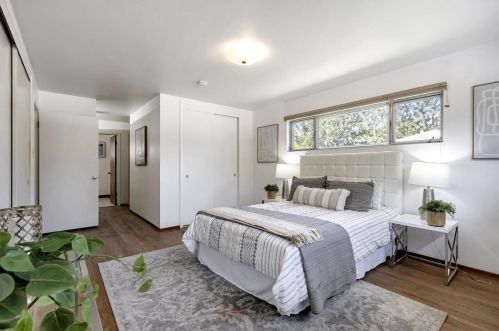 1438 Miramonte Ave, Los Altos CA 94024-5640 exterior