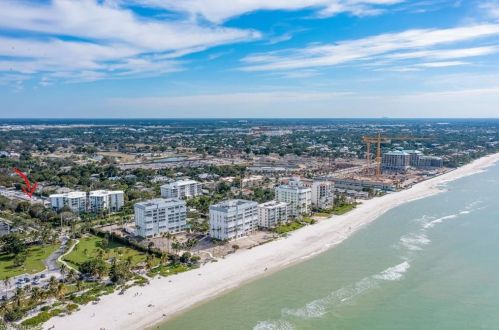 218 Banyan Blvd, Naples FL  34102-5172 exterior