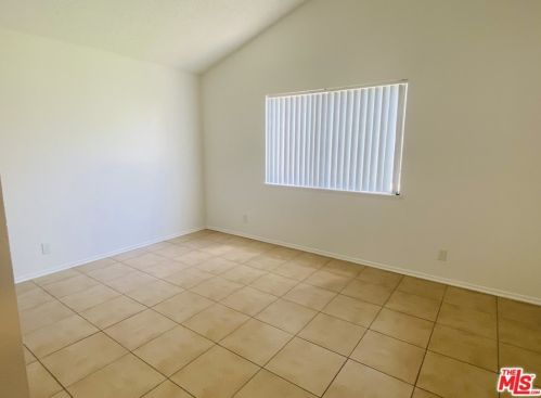 814 Lightcap St, Lancaster CA 93535-2720 exterior