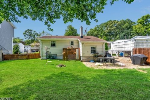 113 Santa Fe Trl, Hopatcong NJ  07843-1247 exterior