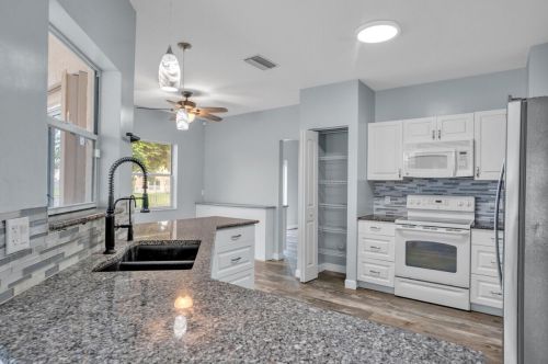 8632 Windy Cir, Boynton Beach FL  33472-5125 exterior