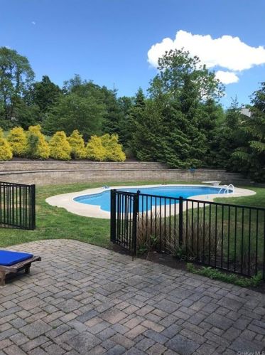 17 Iron Mountain Rd, Warwick, NY 10990-3308