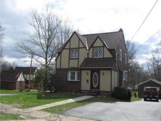 955 Home Cir, Salem, OH 44460-3811